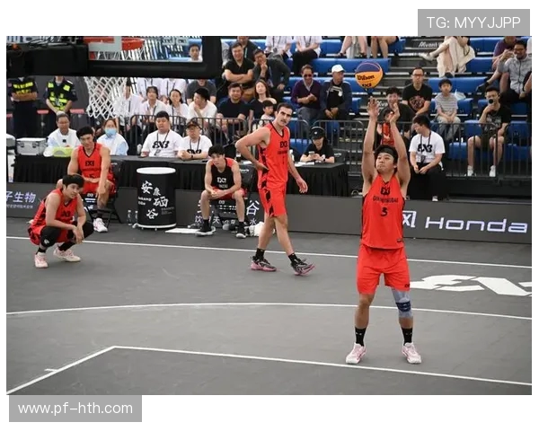 篮球赛场上的激情与挑战：从训练到比赛的全方位解析