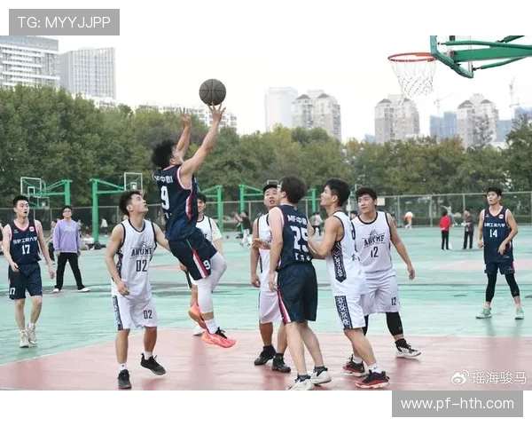 以篮球为纽带探索团队合作与青春激情交织的运动魅力