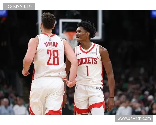 火箭队与马刺展开激烈对决 两队新人崭露头角赛事精彩纷呈 火箭队与马刺展开激烈对决 两队新人崭露头角赛事精彩纷呈